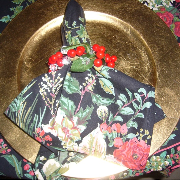 Merry Black Round Tablecloth- 70” Round + 8 Napkins new - Picture 6 of 8